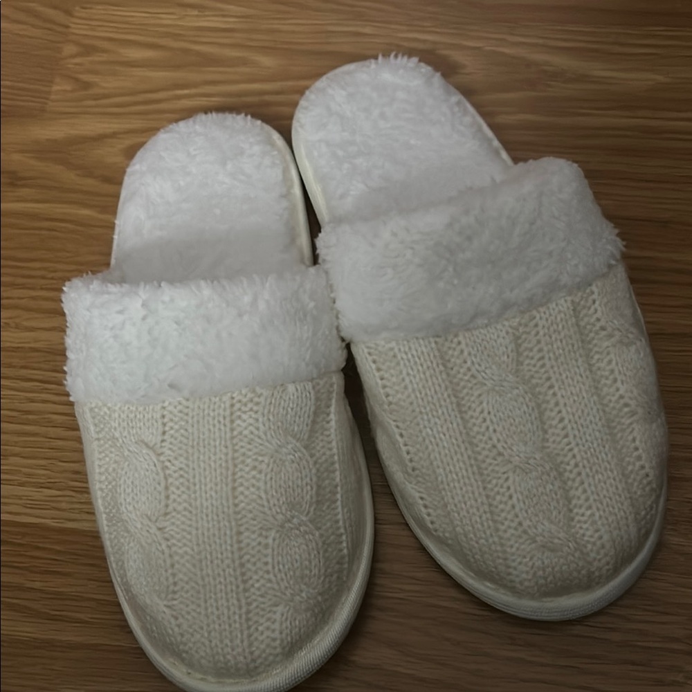 NWOT Cream Cable Knit Slippers with Fuzzy Cuff